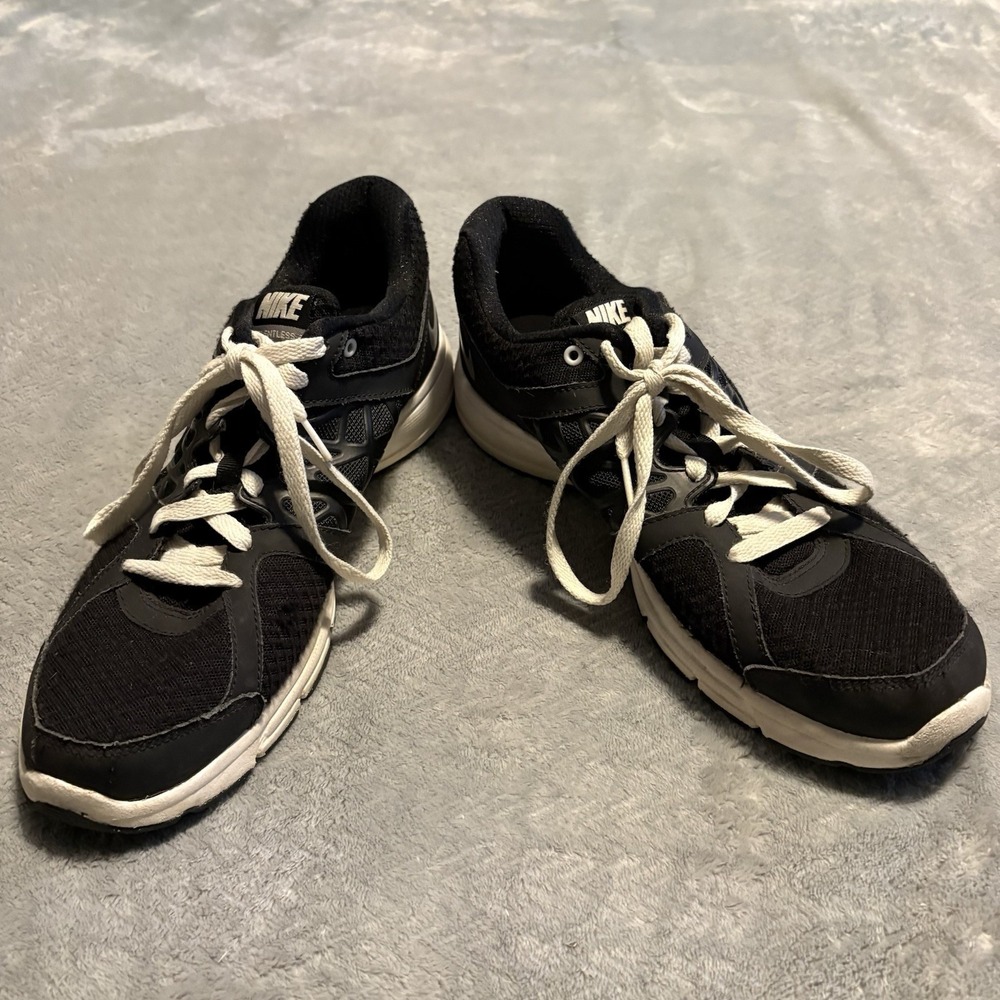 NIKE RELENTLESS 2 Men's Size US 10.5 Athletic Sneakers Black & White